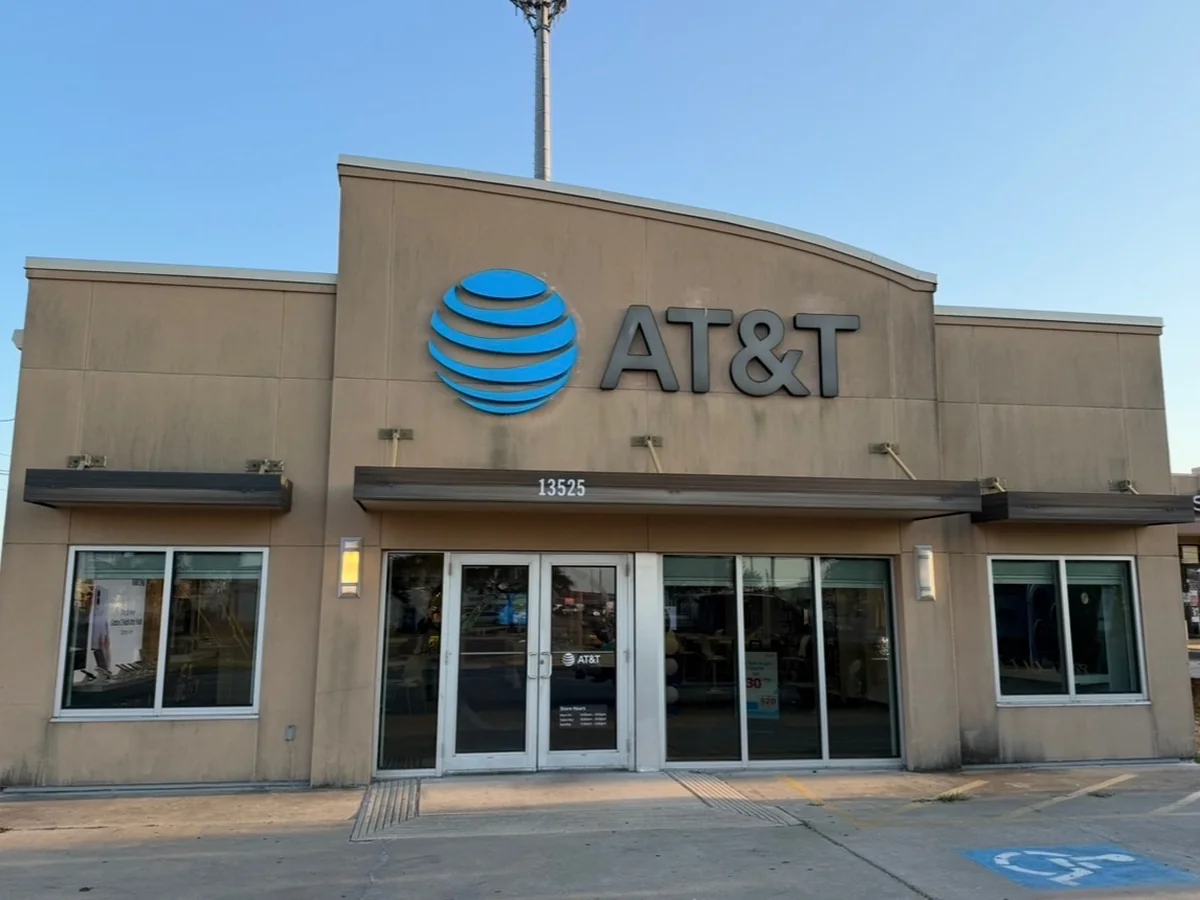 AT&T Store — Full Building Soft Wash — Before
