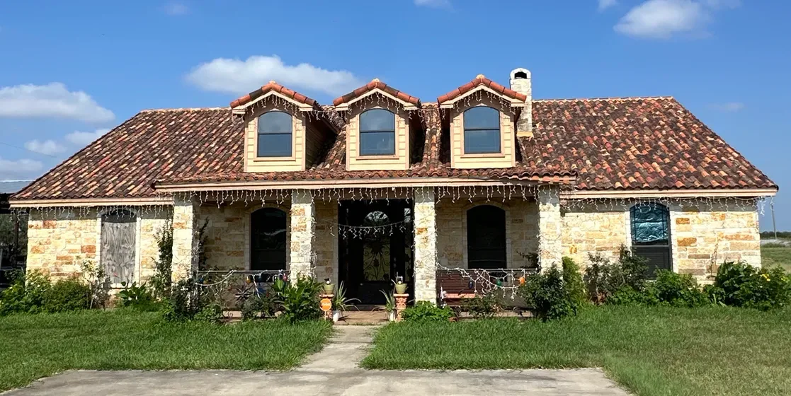 Stone Ranch House — Soft Wash — Before